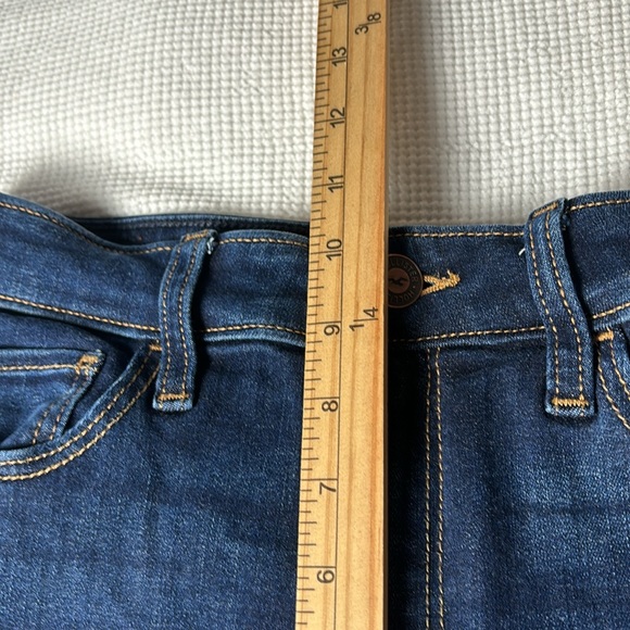 Hollister High Rise Flare Dark Wash Jeans with Stretch Jeans Size 4 Short (27 S) - Picture 8 of 12